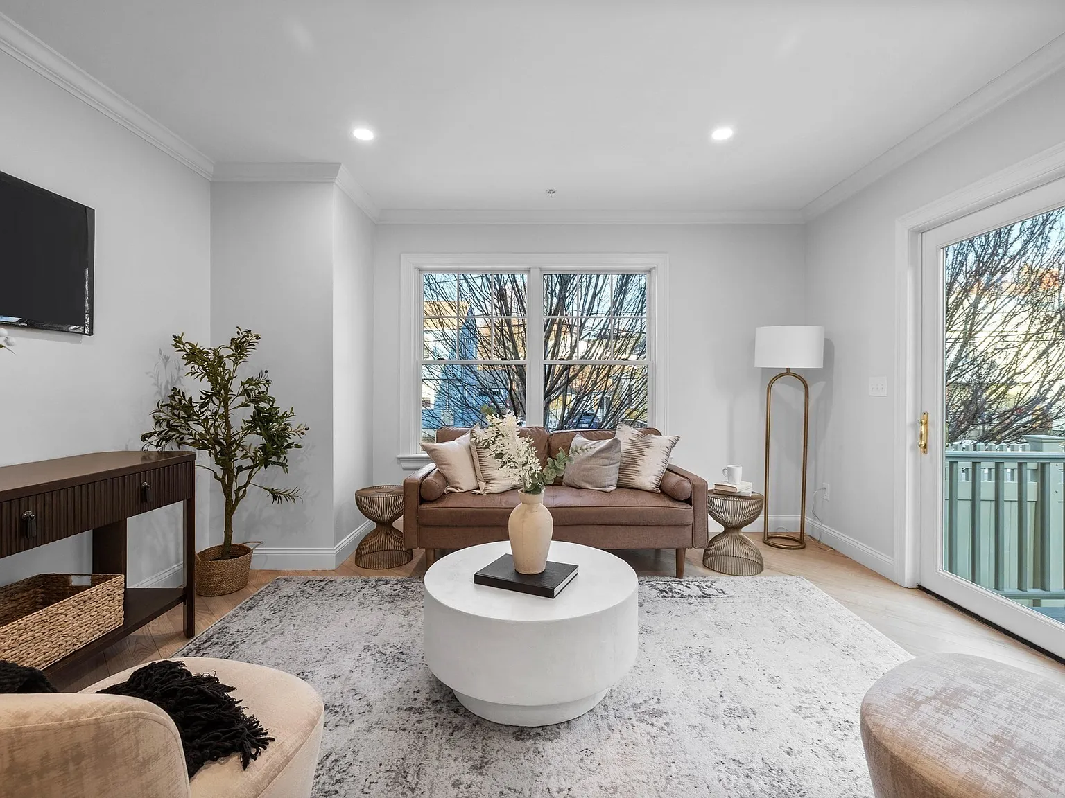 3 bed, 2.5 bath, 1697 sqft, $5,500 — Photo 1