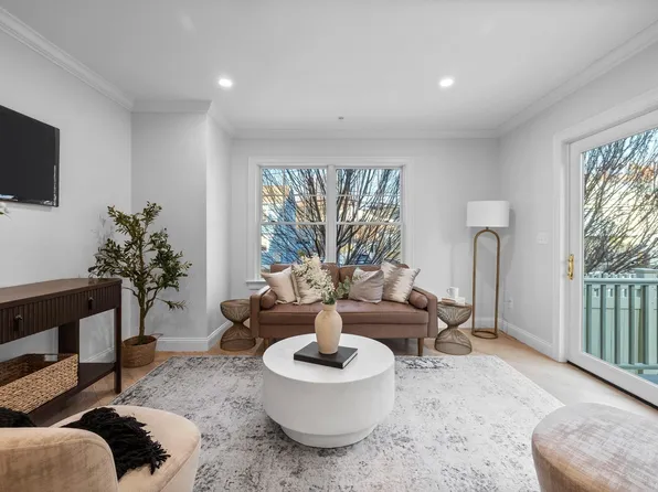 200 Fayette St #1, Watertown, MA 02472