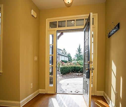 3rd image of 220 Highland Village Ln