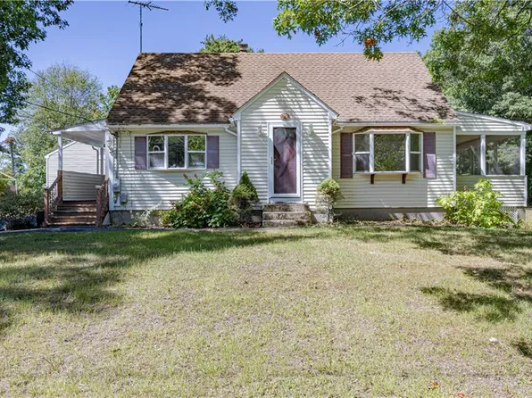 77 Chestnut Hill Rd, Glocester, RI 02814