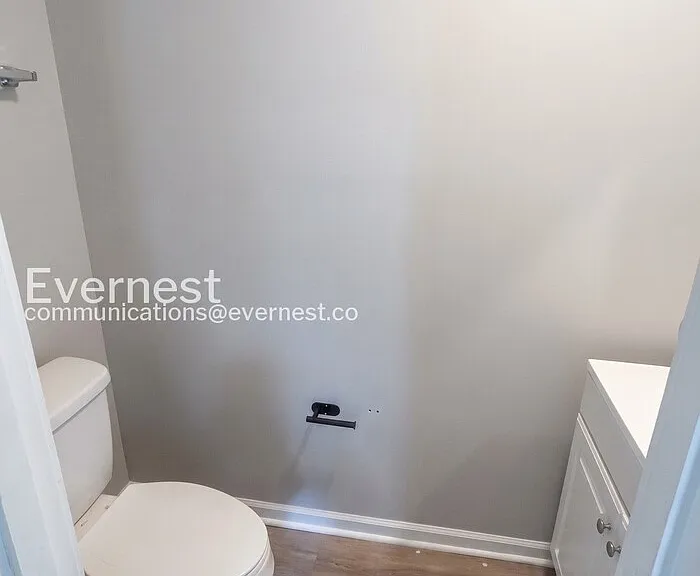 1232 Oakwood St — Photo 8