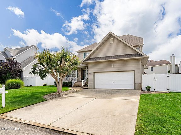 3rd image of 3265 Churchill Drive