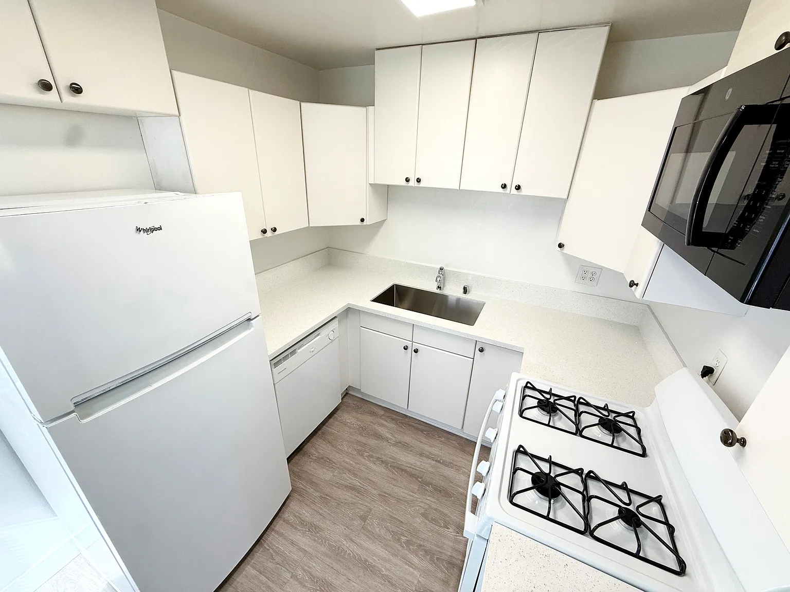 2 bed, 750 sqft, $2,250 — Photo 1