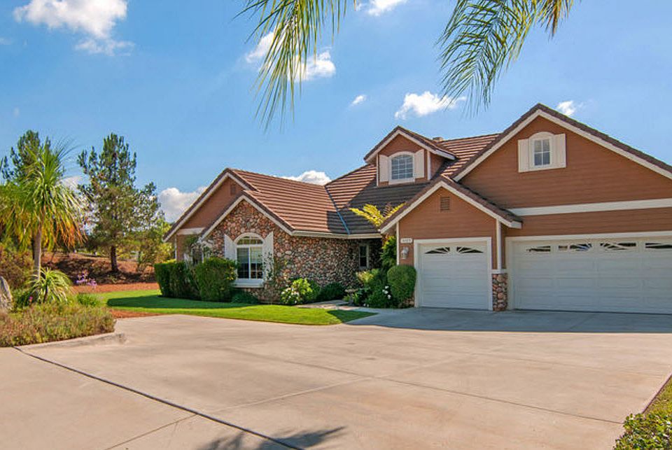 1st image of 2069 Heights Ct
