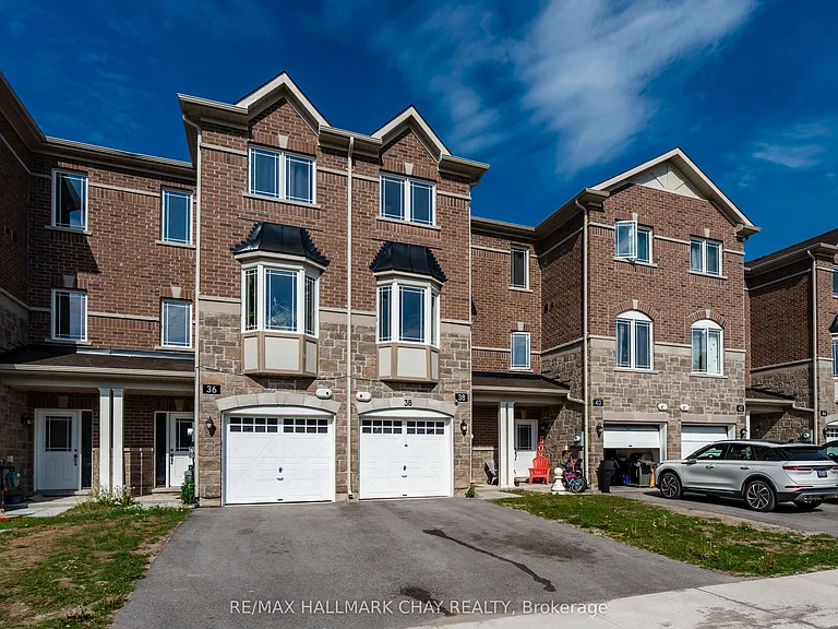 38 Milson Cres — Photo 3