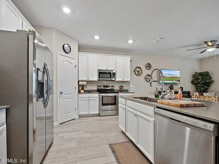 12647 Josslyn Ln — Photo 6