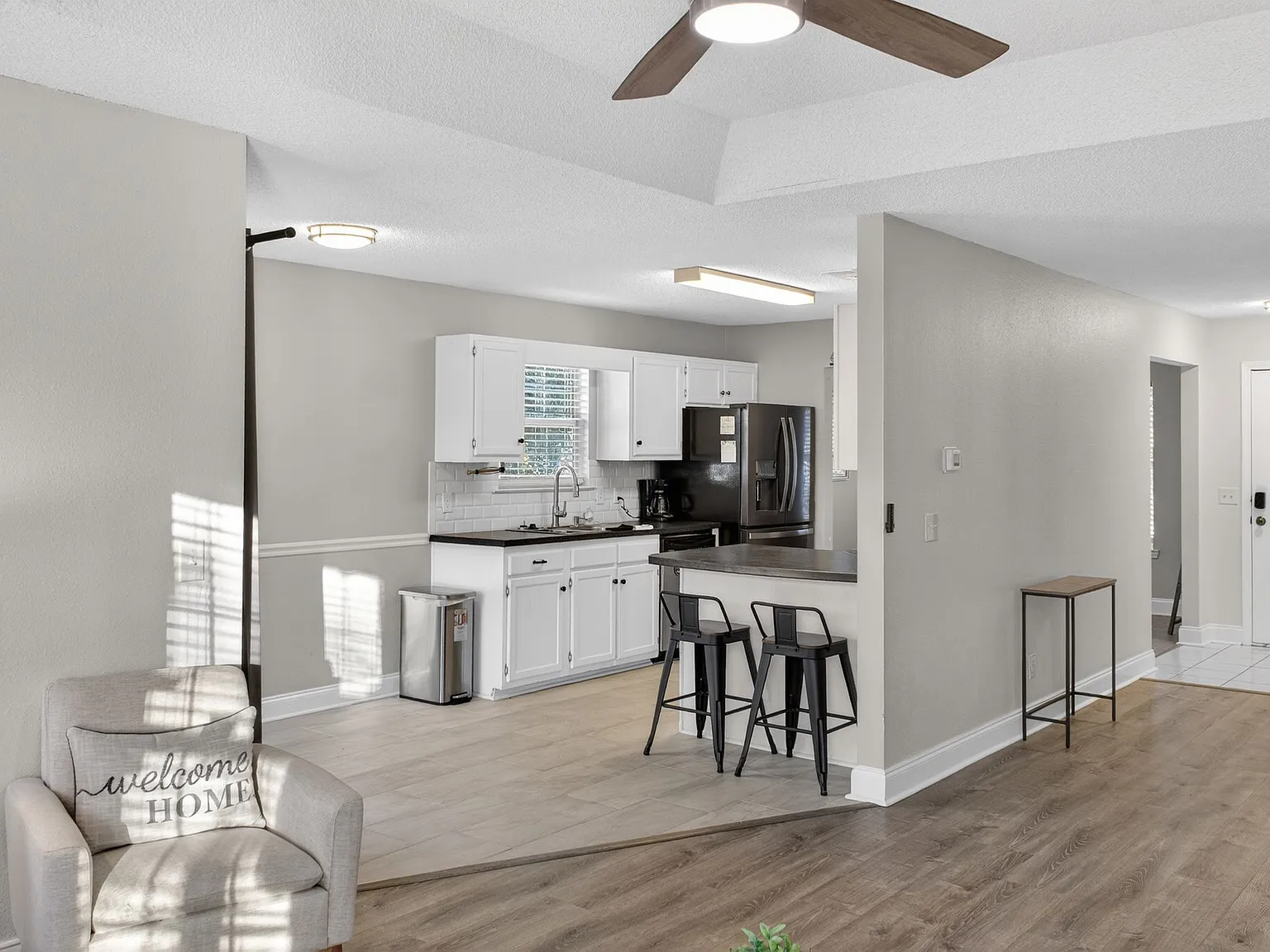 3 bed, 2091 sqft, $2,895 — Photo 3