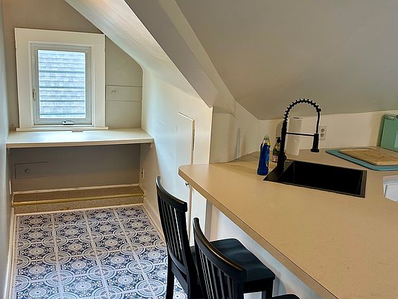 3rd image of 183 Culver Rd Unit 3