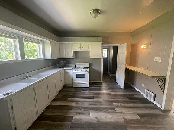 2nd image of 3657 E 151st St #2