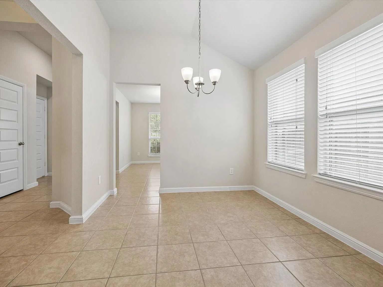 3 bed, 2.0 bath, 1788 sqft, $2,200 — Photo 4