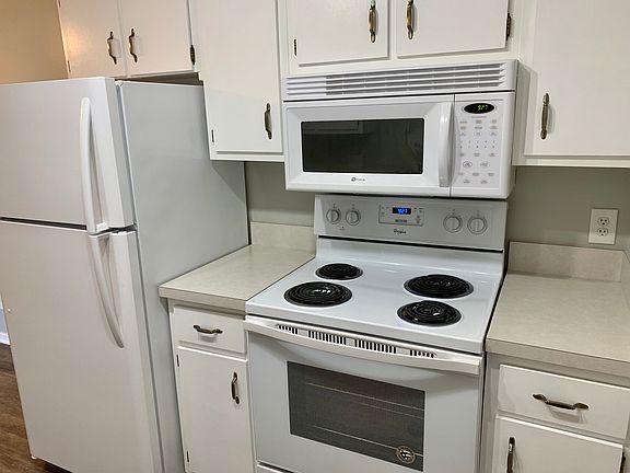 4th image of 5611 Goodhue Dr #204