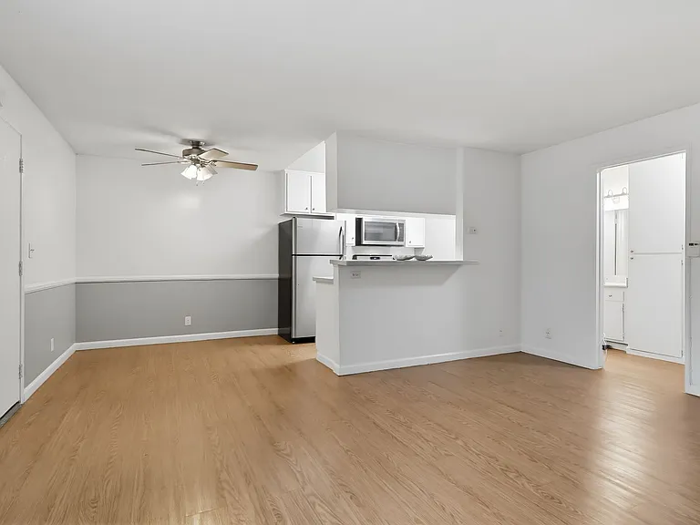 Palms Apartments — Photo 10
