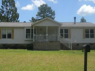 125 Old Salem Dr, Spring Lake, NC 28390