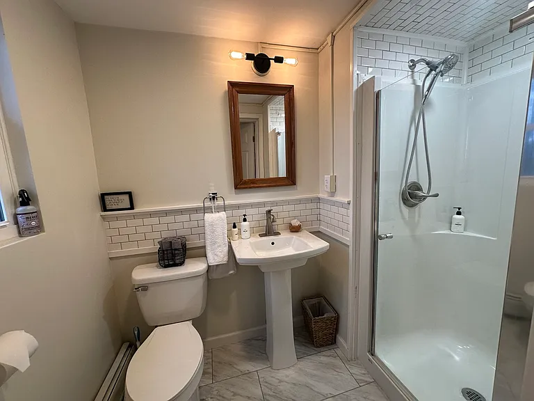 216 University Ave — Photo 16