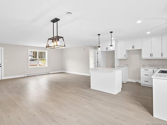 5th image of 128 Horseman Rd