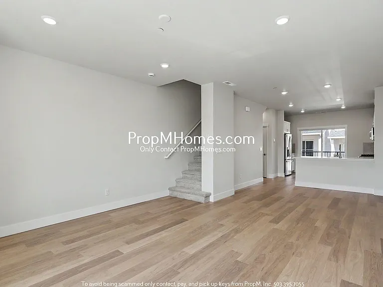 7527 NW Eleanor Ave — Photo 3