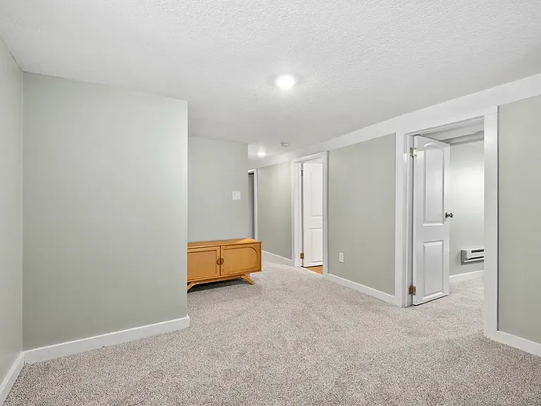 319 Earl St — Photo 15