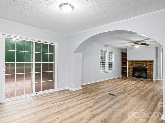 4th image of 1185 Galway Ln