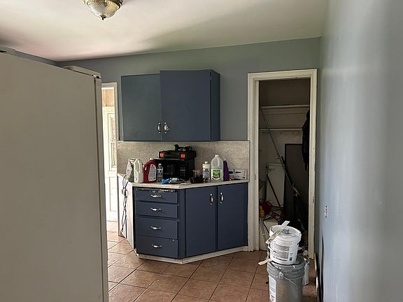 3rd image of 362 E Burton Ave