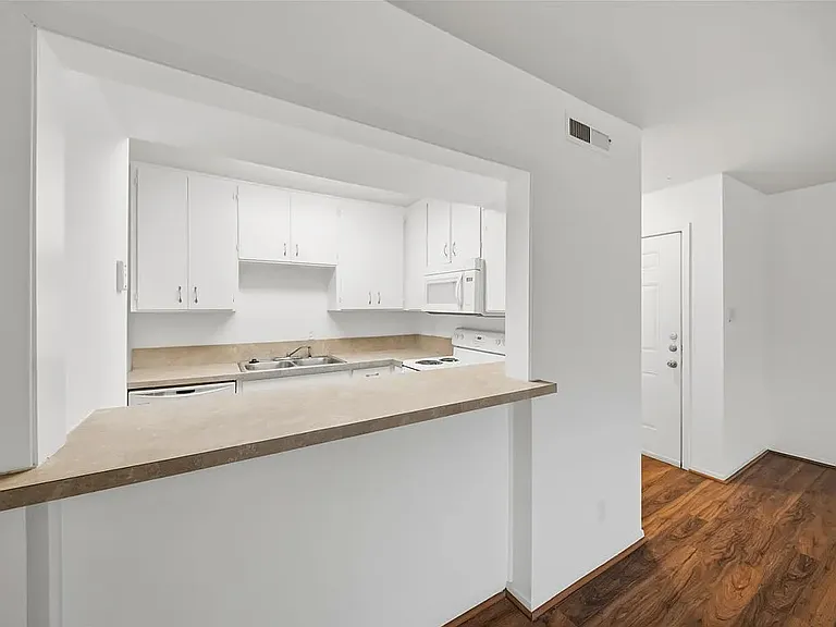 804 E 31st St #29 — Photo 3