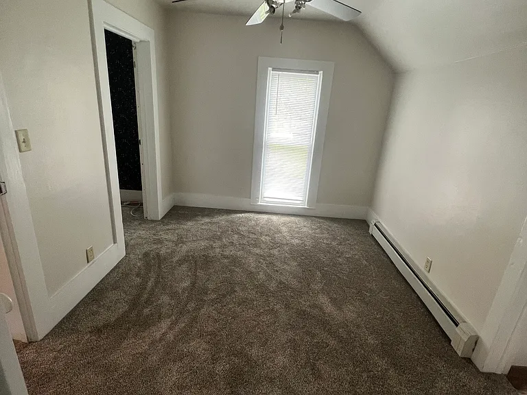 205 E Berry St — Photo 10