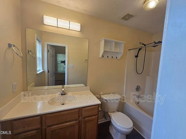 116 Cliffdale Rd — Photo 6