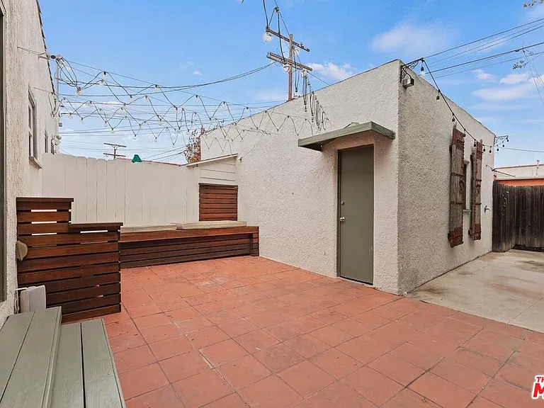 228 Rennie Ave — Photo 5