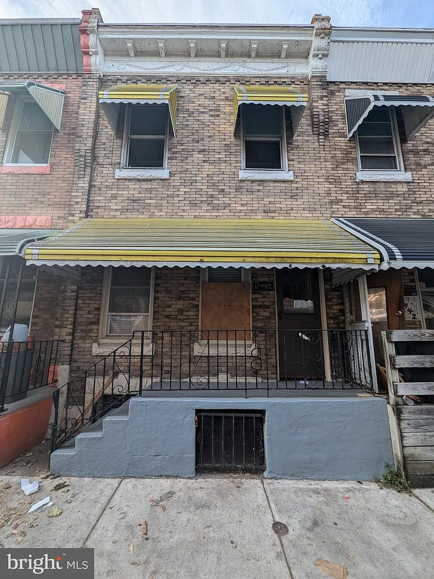 2440 N Hollywood St photo 1