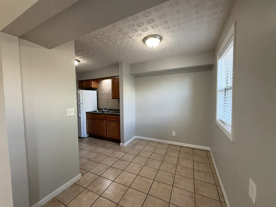 204 Marshall Ave #1