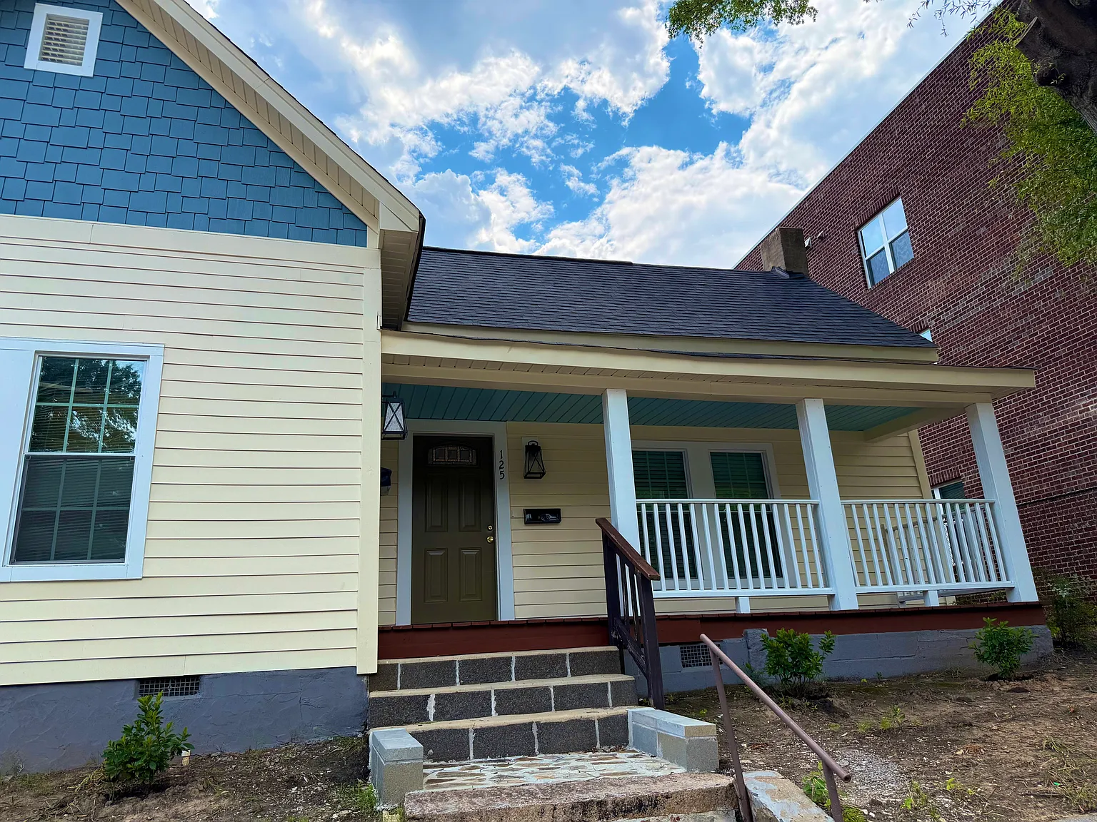 2 bed, 932 sqft, $1,350 — Photo 1
