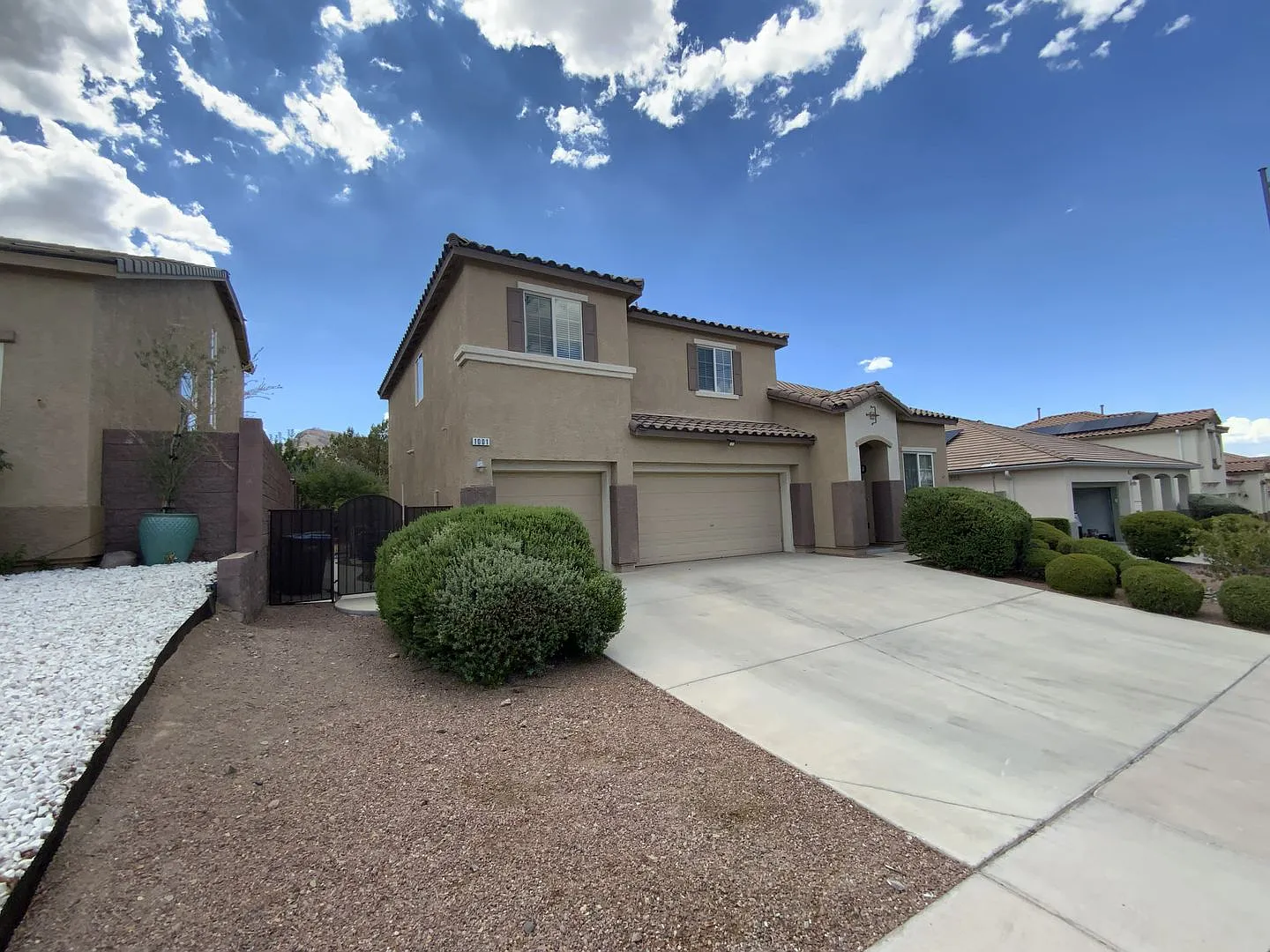 4 bedrooms and 2.5 bathrooms 2-story home located in Henderson, NV! — Photo 4