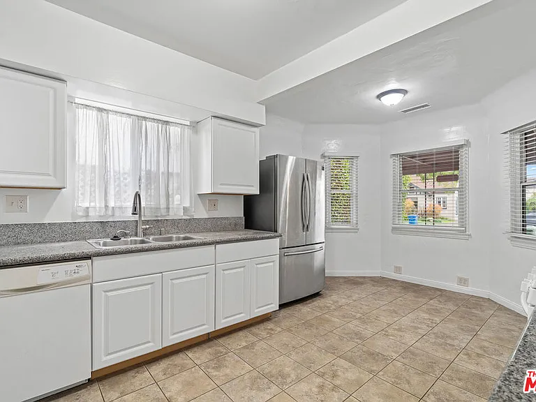 1150 Grant Ave — Photo 10