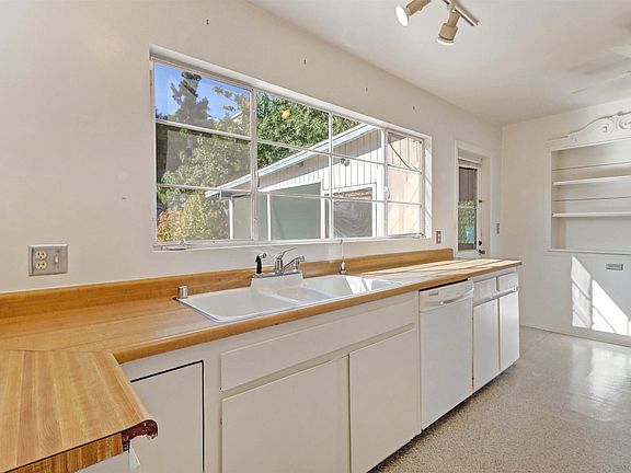 5th image of 2552 Littleton Rd