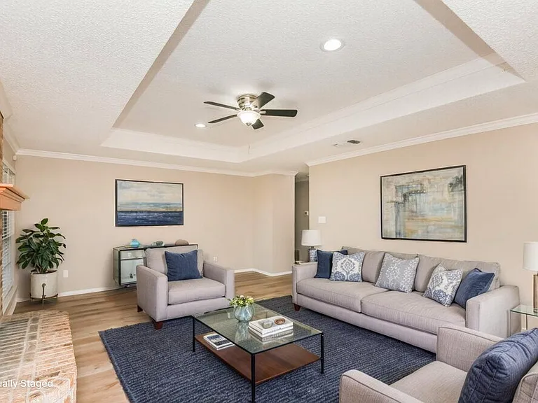 125 Camelot Dr — Photo 4