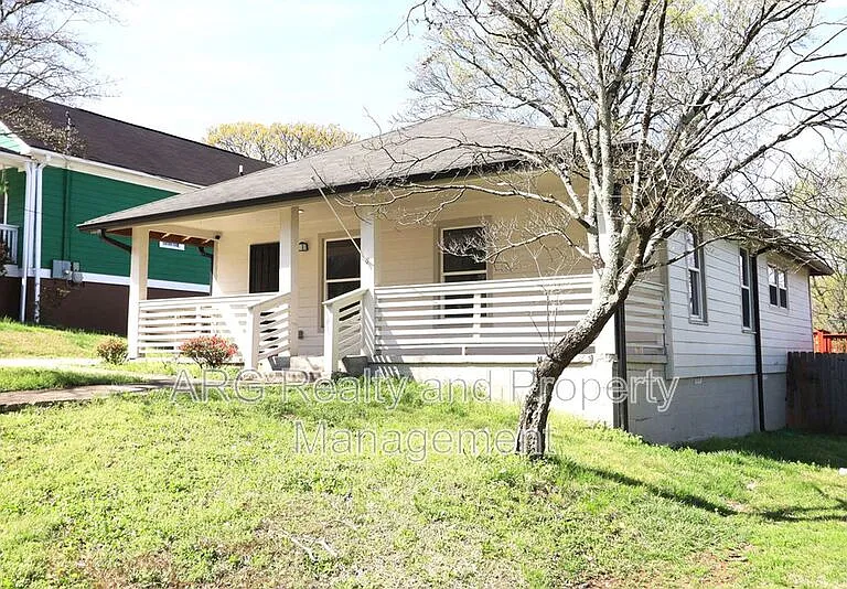 1095 Ira St SW — Photo 2