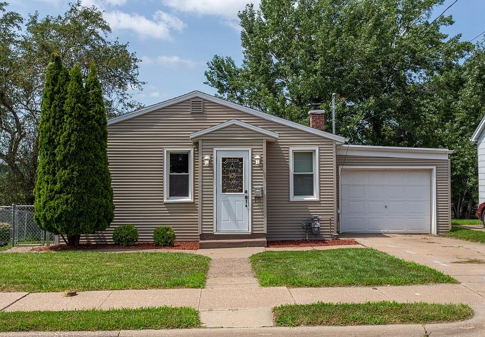 1st image of 2665 University Ave