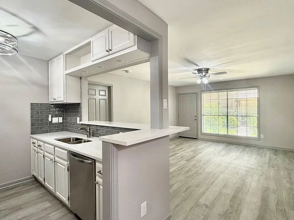 1311 Antoine Dr #219