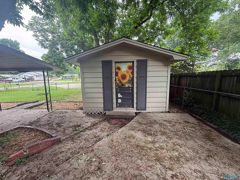 500 Crestline Dr SW — Photo 3