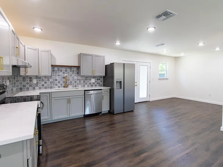 1310 Eleanor St — Photo 8