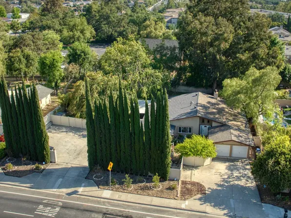 2234 E Hillcrest Dr, Thousand Oaks, CA 91362