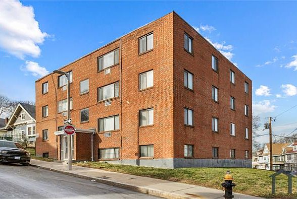 2nd image of 140 Wellington Hill St APT 3