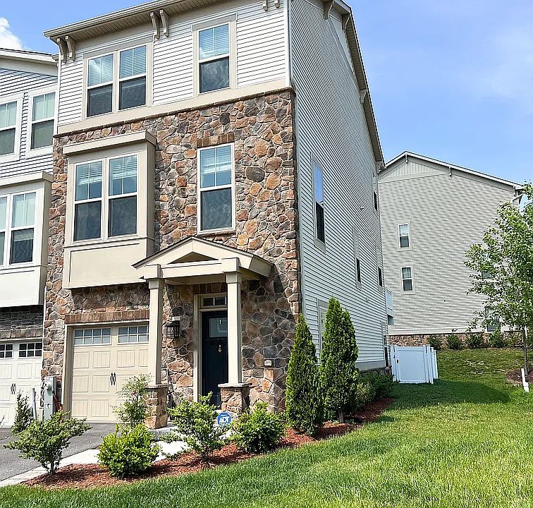 1st image of 1038 Edenberry Way