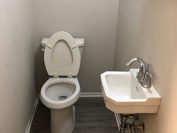 3rd image of 27 Park Vallei Ln