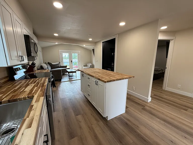 2833 Sherman Ave — Photo 5
