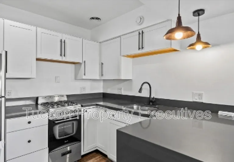 824 E 10th St #D — Photo 3