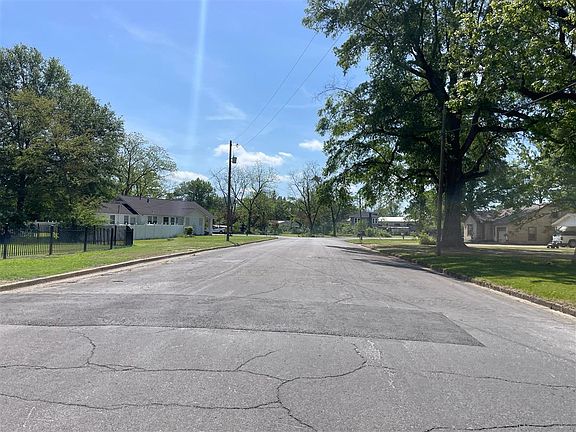 4th image of 210 9th St N