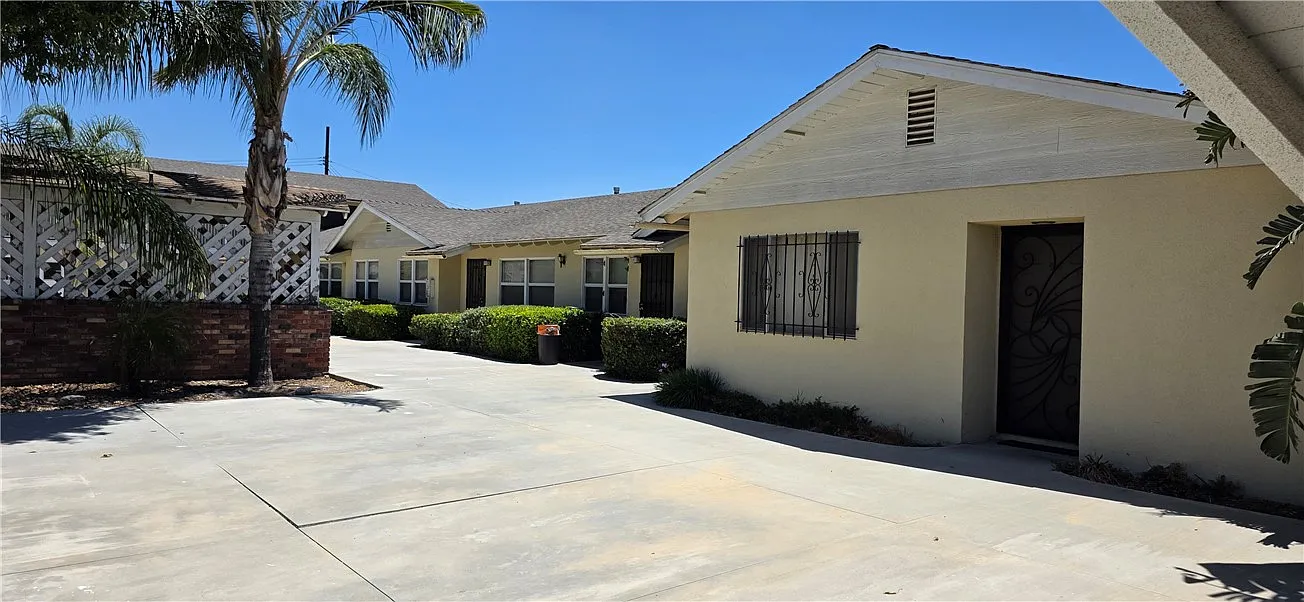 2 bed, 950 sqft, $1,550 — Photo 2
