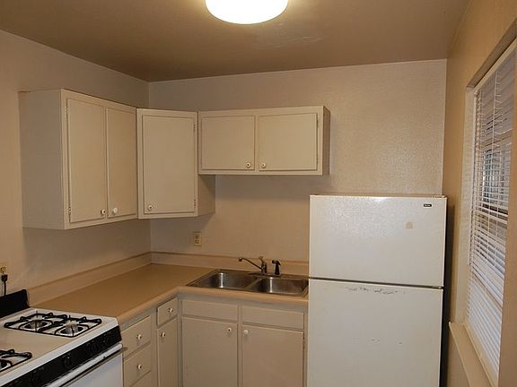 5th image of 600 W M St Unit 7