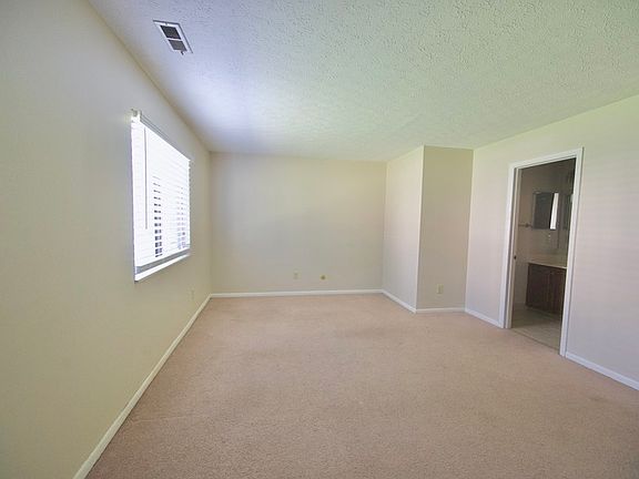 4th image of 2245 Hedgerow Rd Unit B