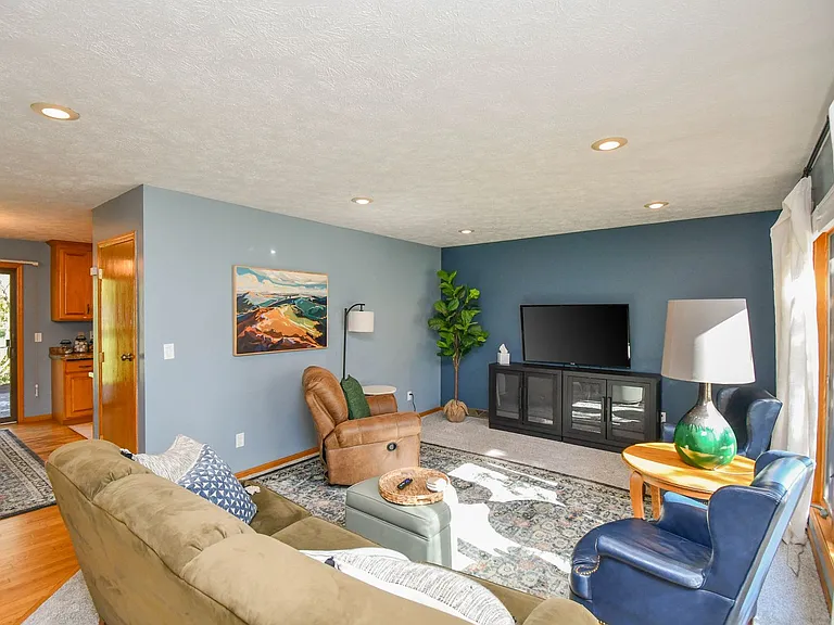 103 Perry Ln — Photo 12